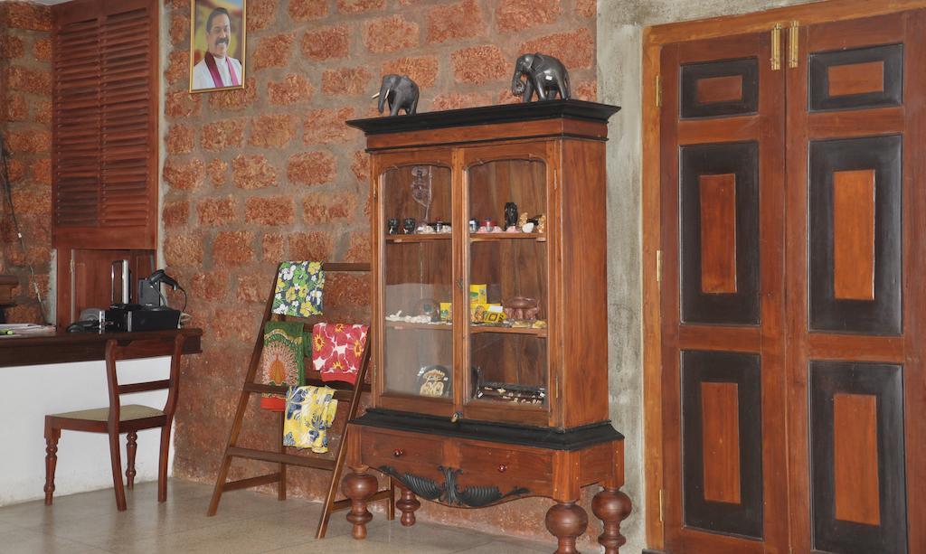 Lanka Bangla Inn Villas Restaurant & Travels كاتوناياكى المظهر الخارجي الصورة