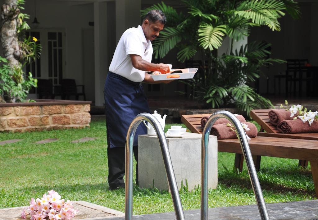 Lanka Bangla Inn Villas Restaurant & Travels كاتوناياكى المظهر الخارجي الصورة