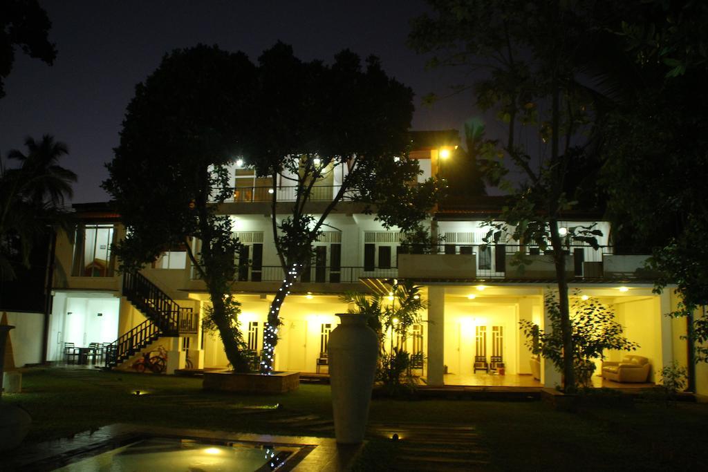 Lanka Bangla Inn Villas Restaurant & Travels كاتوناياكى المظهر الخارجي الصورة