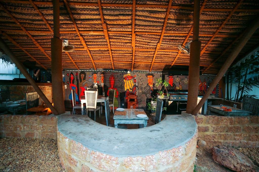 Lanka Bangla Inn Villas Restaurant & Travels كاتوناياكى المظهر الخارجي الصورة