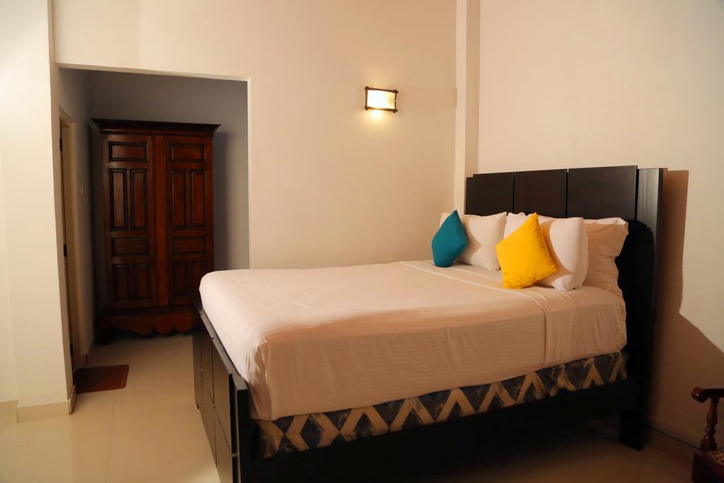 Lanka Bangla Inn Villas Restaurant & Travels كاتوناياكى المظهر الخارجي الصورة