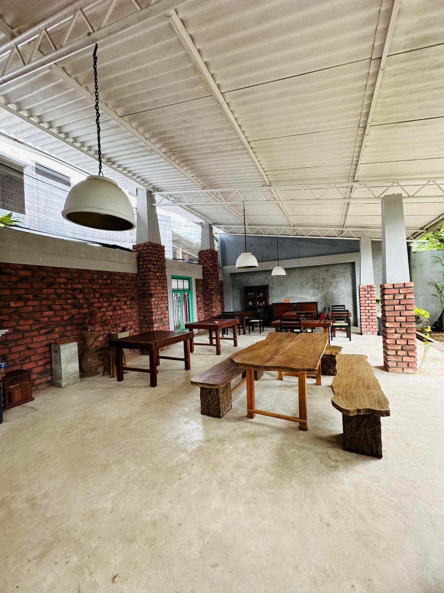 Lanka Bangla Inn Villas Restaurant & Travels كاتوناياكى المظهر الخارجي الصورة
