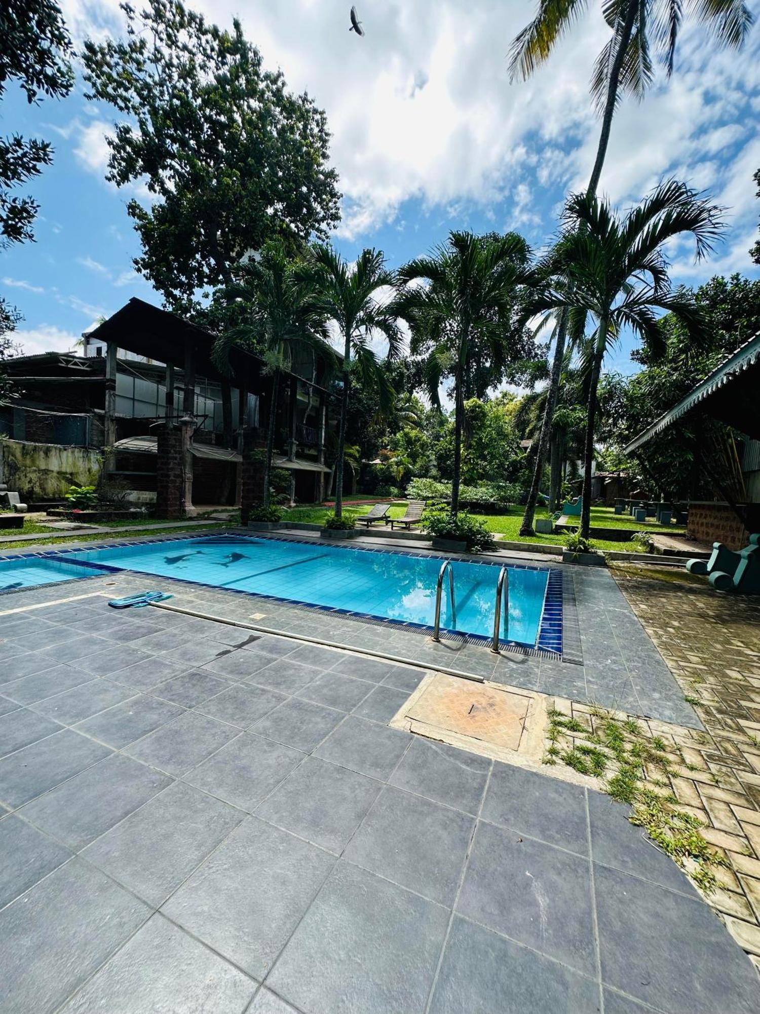 Lanka Bangla Inn Villas Restaurant & Travels كاتوناياكى المظهر الخارجي الصورة