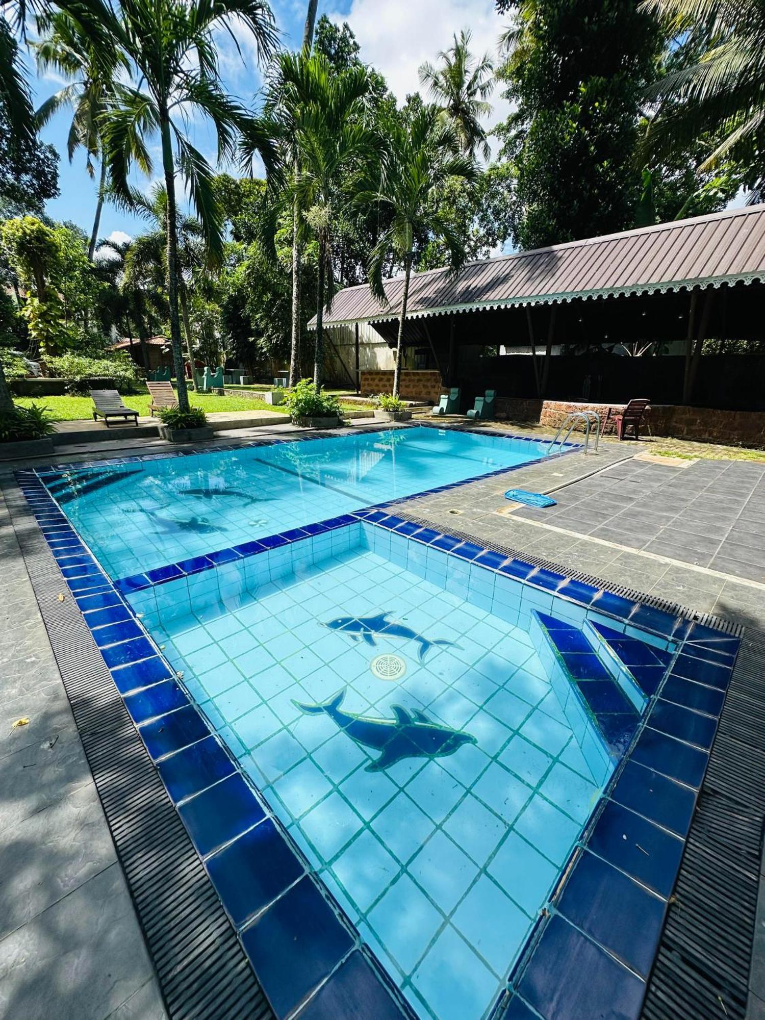 Lanka Bangla Inn Villas Restaurant & Travels كاتوناياكى المظهر الخارجي الصورة