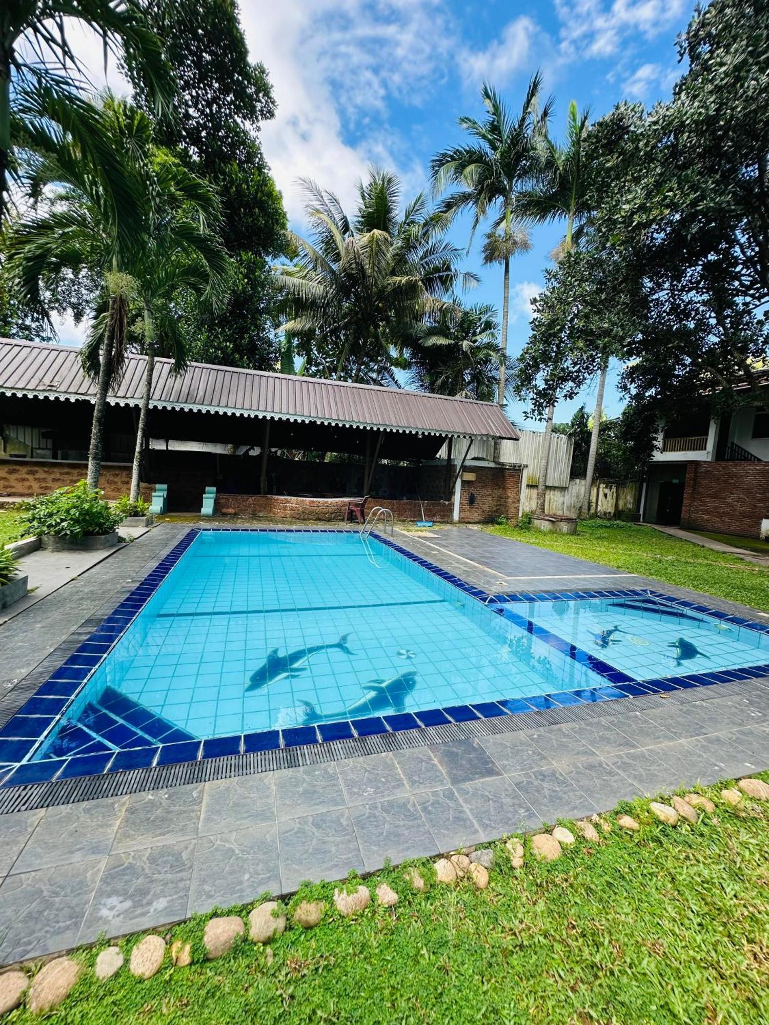 Lanka Bangla Inn Villas Restaurant & Travels كاتوناياكى المظهر الخارجي الصورة