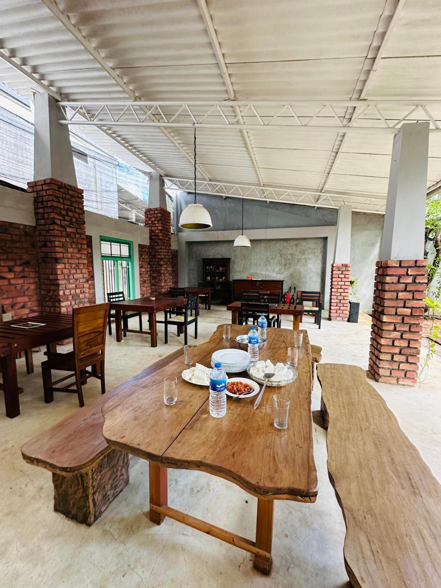 Lanka Bangla Inn Villas Restaurant & Travels كاتوناياكى المظهر الخارجي الصورة