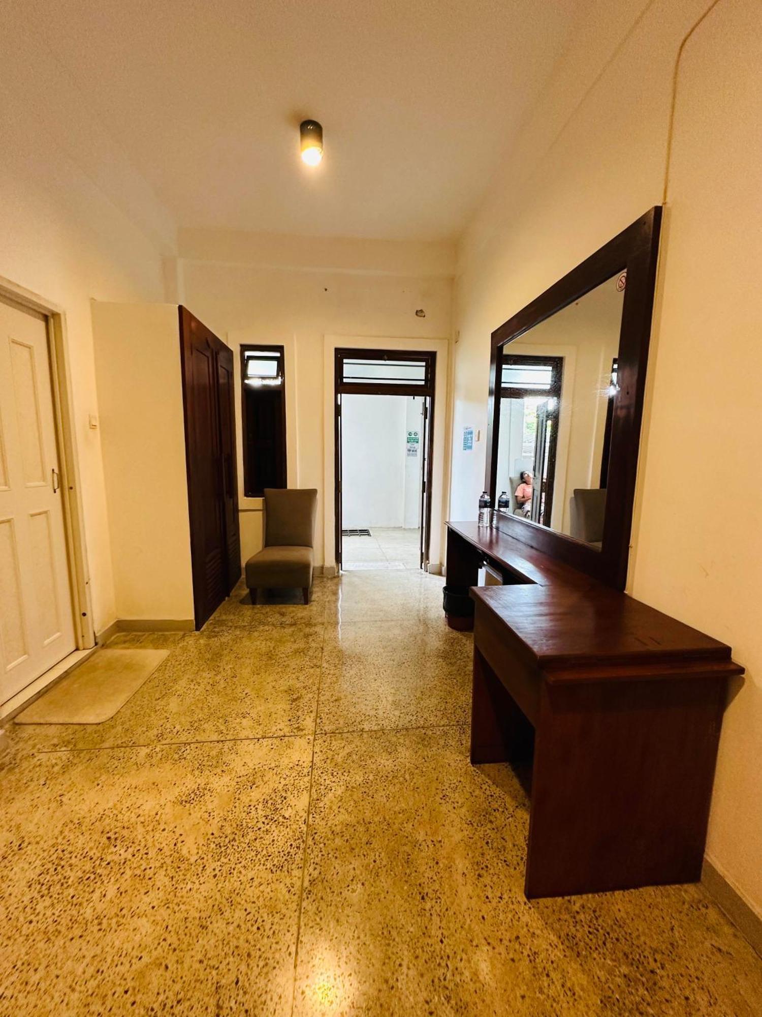 Lanka Bangla Inn Villas Restaurant & Travels كاتوناياكى المظهر الخارجي الصورة