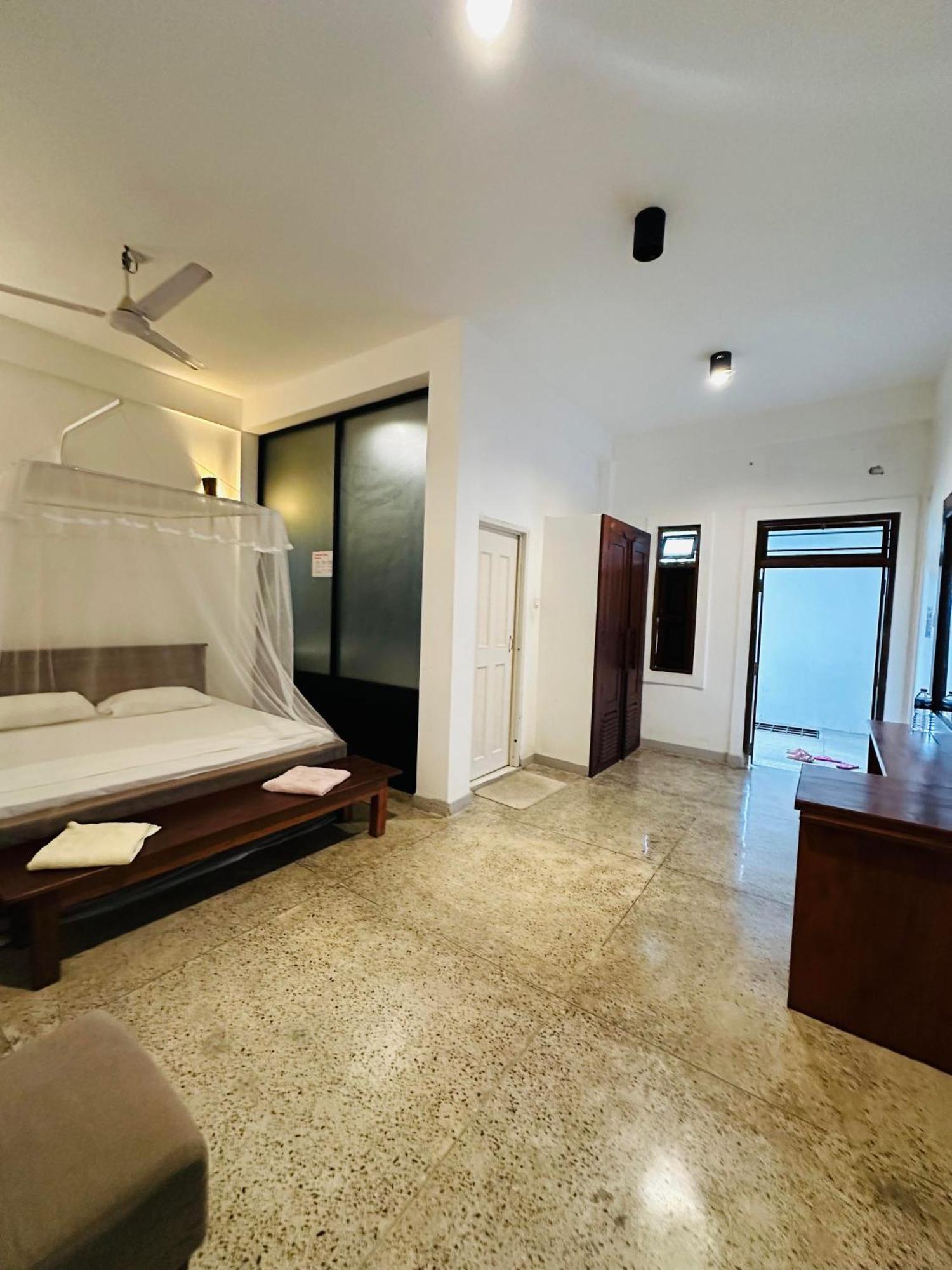 Lanka Bangla Inn Villas Restaurant & Travels كاتوناياكى المظهر الخارجي الصورة