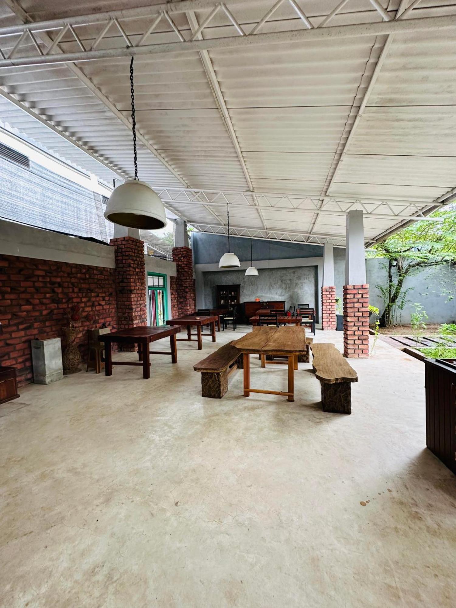 Lanka Bangla Inn Villas Restaurant & Travels كاتوناياكى المظهر الخارجي الصورة