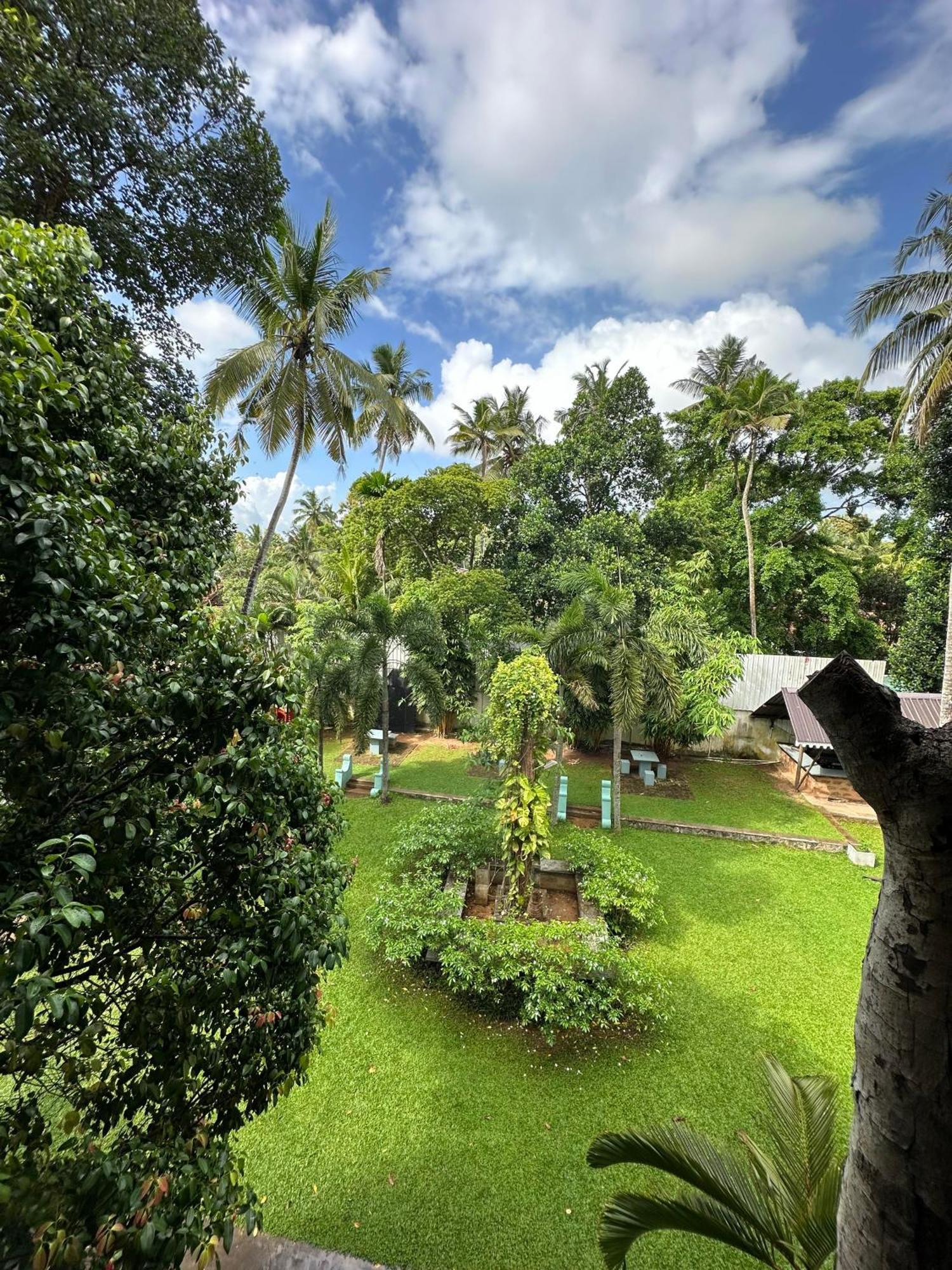Lanka Bangla Inn Villas Restaurant & Travels كاتوناياكى المظهر الخارجي الصورة