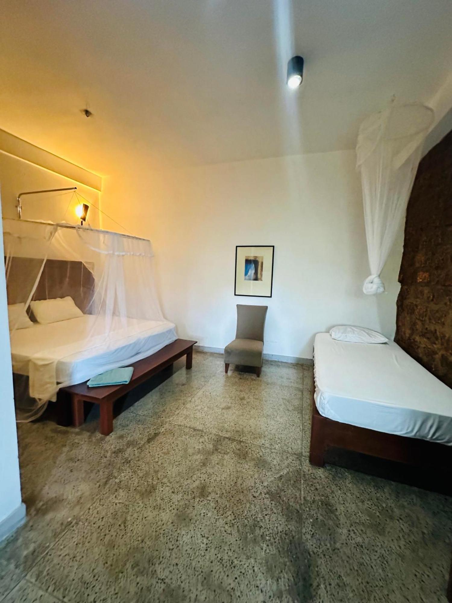 Lanka Bangla Inn Villas Restaurant & Travels كاتوناياكى المظهر الخارجي الصورة